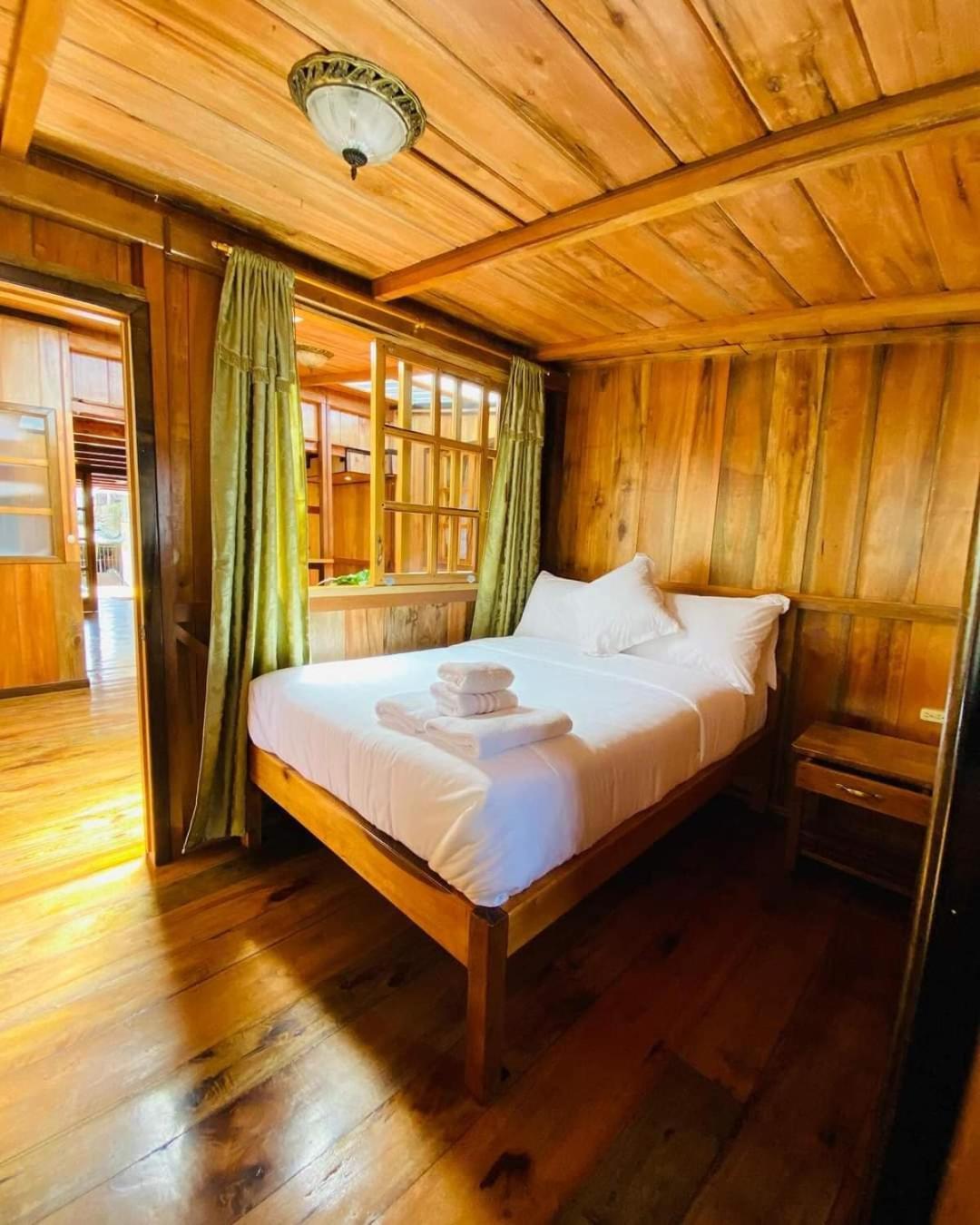 Guayabo Hostal 민도 외부 사진